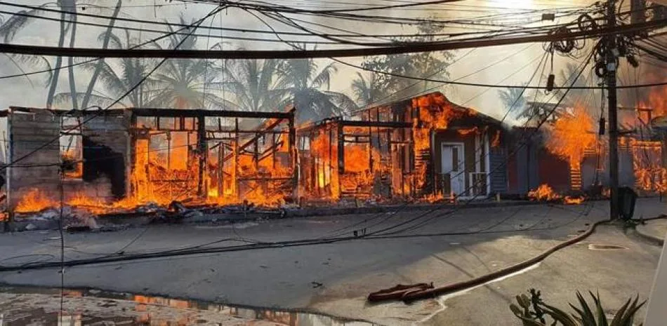 Pueblo de los Pescadores en Las Terrenas: Reconstrucción 2025 All Project Group Incendio en el Pueblo de los Pescadores